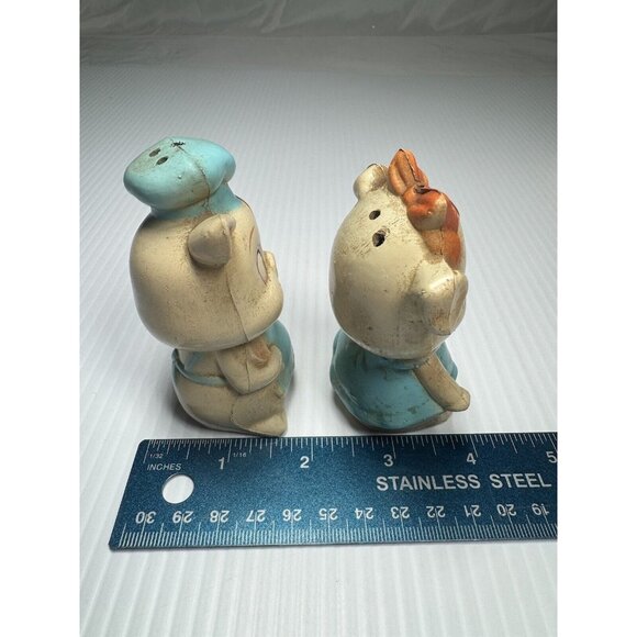 VTG Plastic MR. & MRS. Piggy Salt & Pepper Shaker Set  pigs good condition - Picture 4 of 5